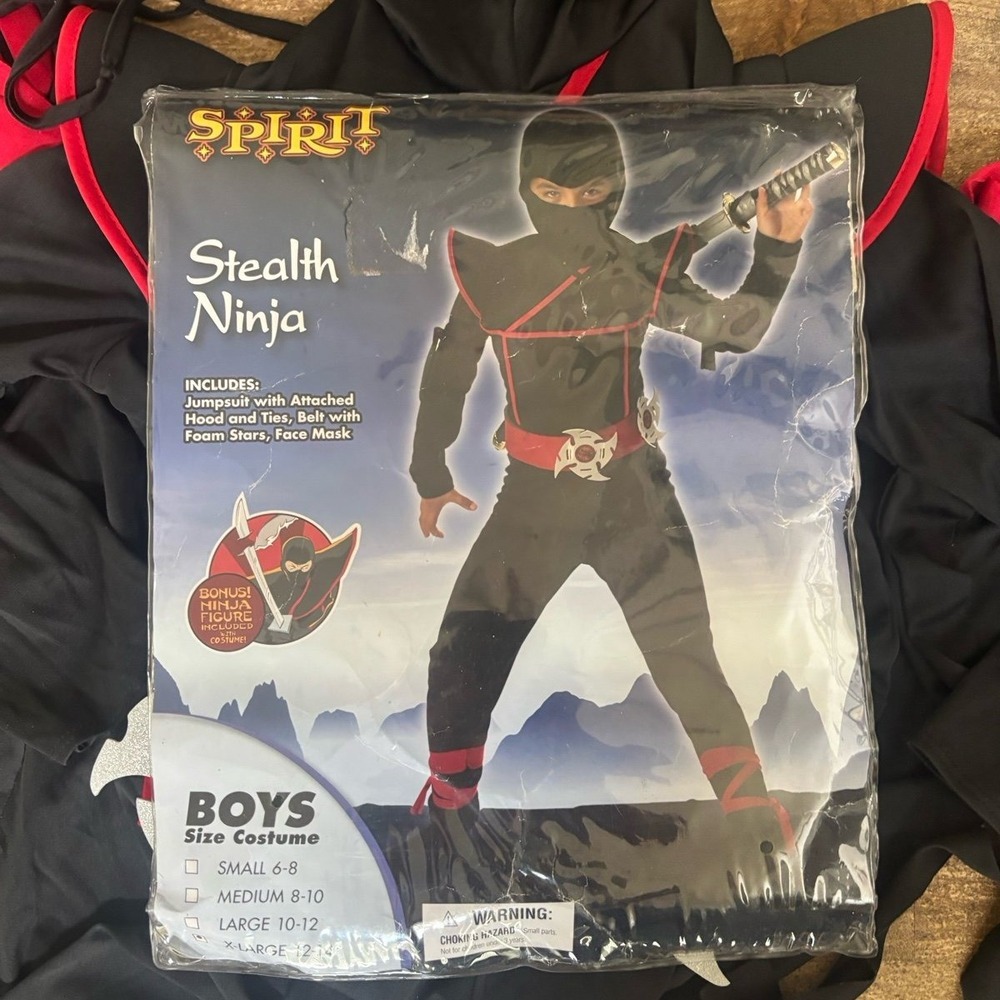 Stealth ninja costume‎